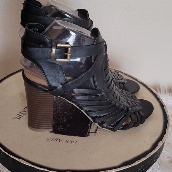 American Eagle Galdiator Style Shoes - Picture 5 of 13